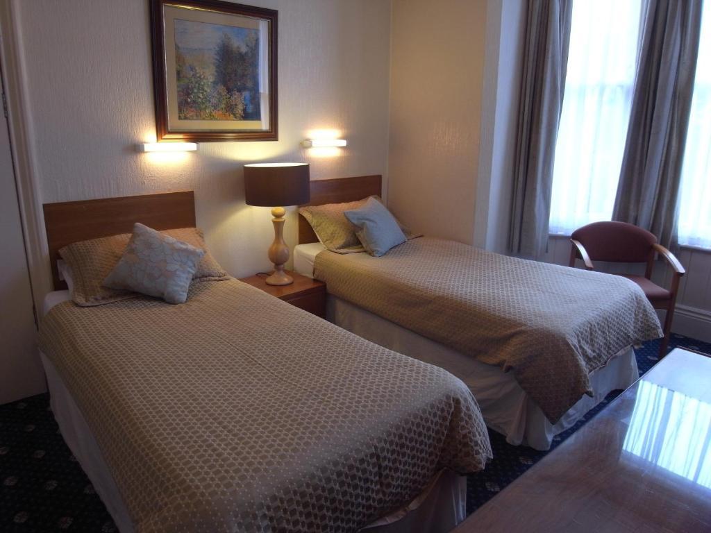 Hylands Nottingham Quarto foto